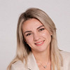 Красный карниз, плитка под изразцы и красивые обои: квартира 51 кв. м с продуманным интерьером в Ростове-на-Дону